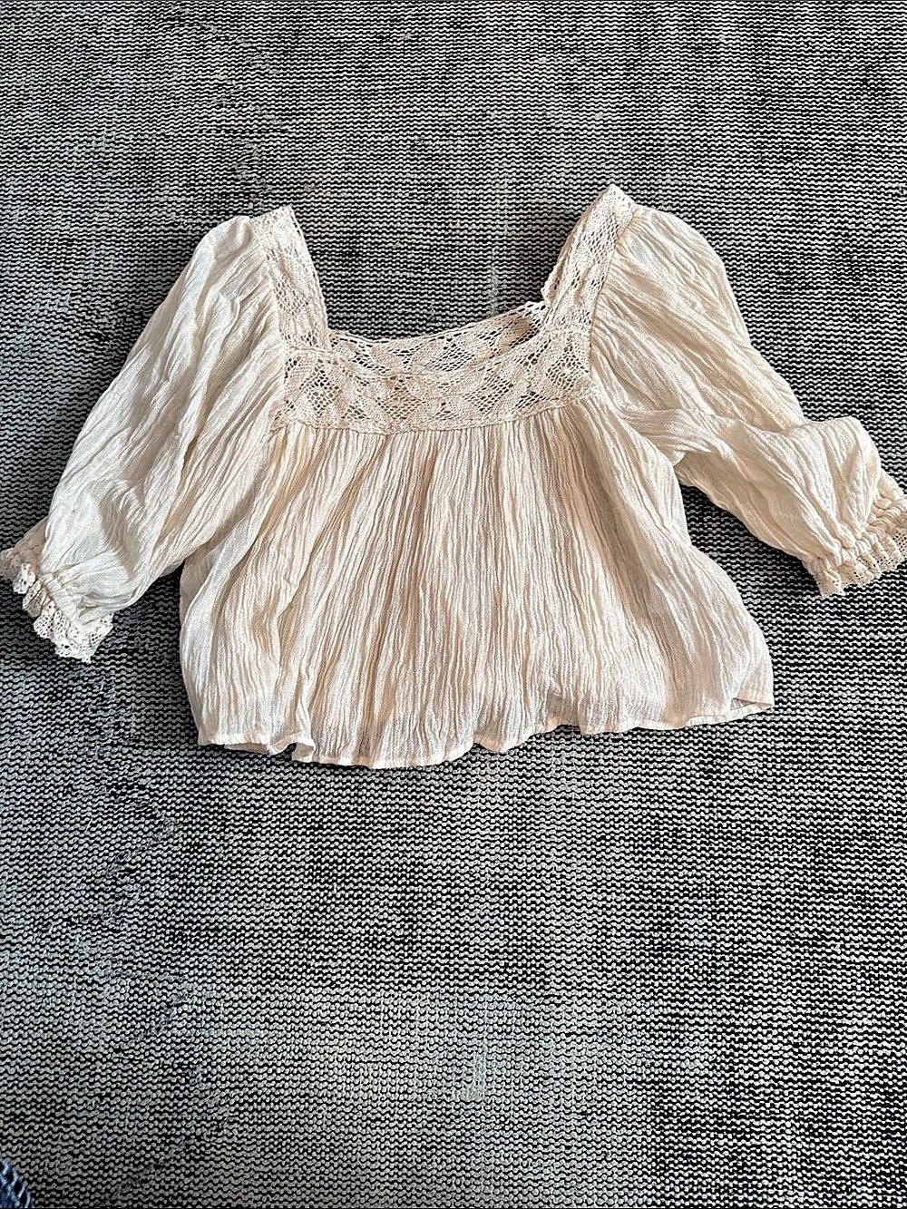 Jenโs Pirate Booty Cotton Lace Trim Blouse in Cream Size Small NWT